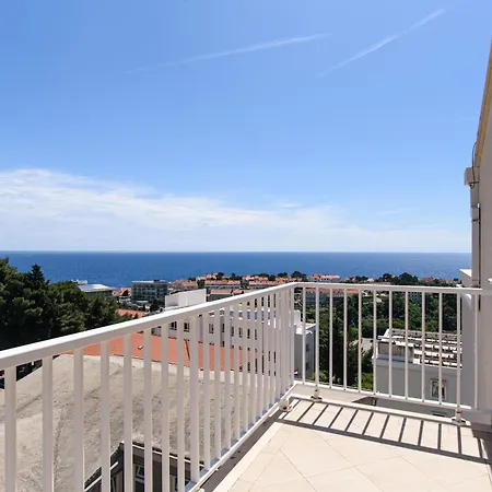 Hill Premium Lägenhet *